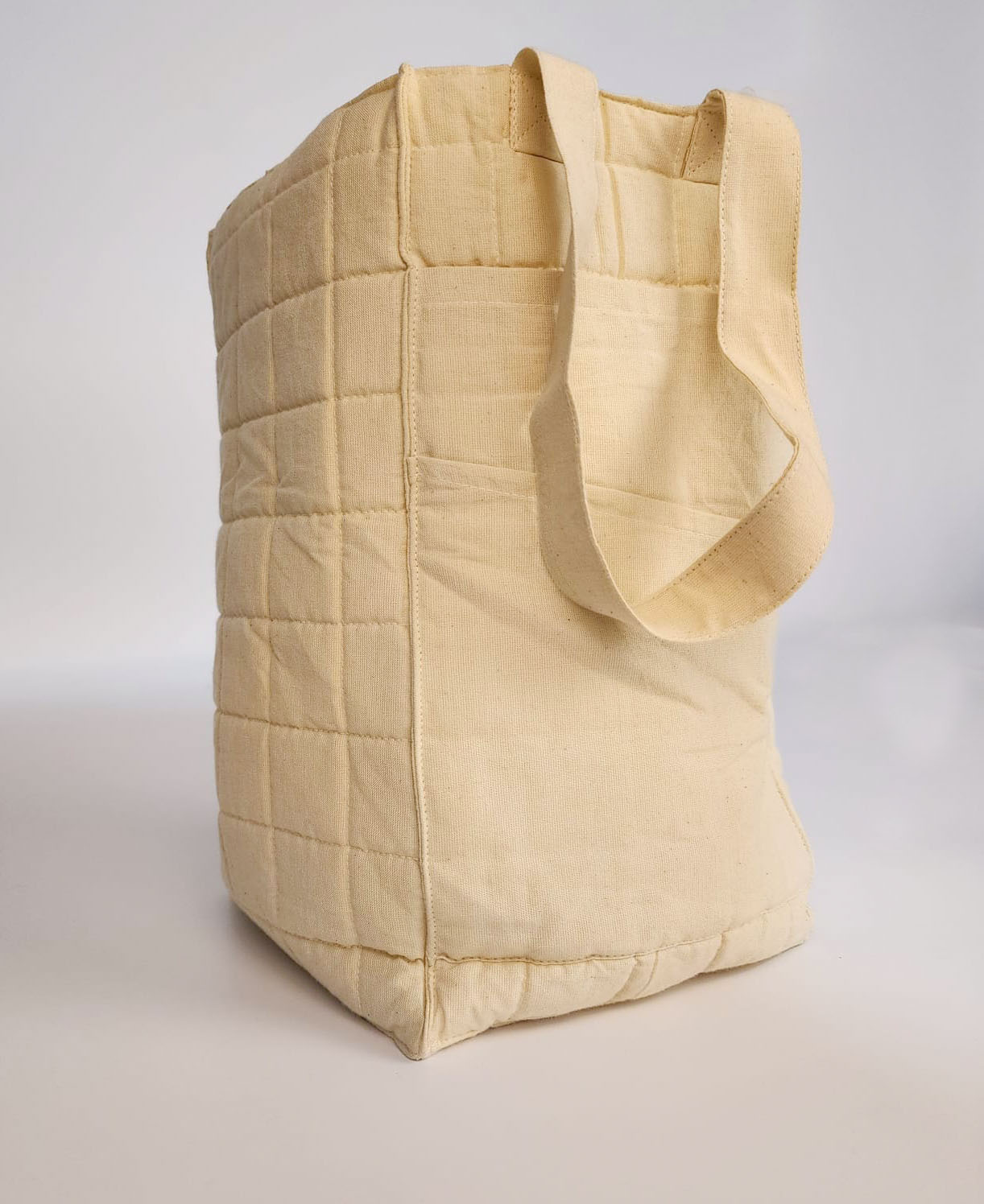 Stylish Beer/Wine Bottle Bag for Your Outdoor Outing. Perfect Beverage Carrier for Picnics, BBQs, and Travel.